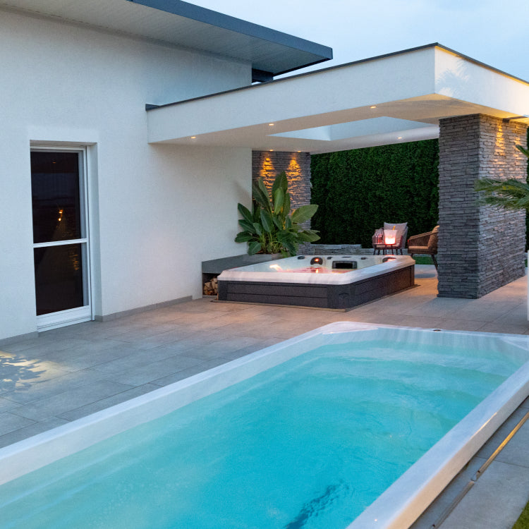 spa en zwembad in de achtertuin